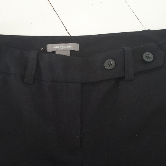 Dark grey Ann Taylor capris. Size 8 - Picture 2 of 3